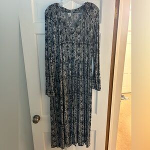 Kate Quinn women’s long sleeve seahorse wave print dress. Size XL.